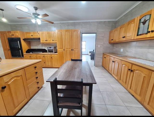 4 BEDROOM HOUSE FOR SALE IN FRAAIUITSIG